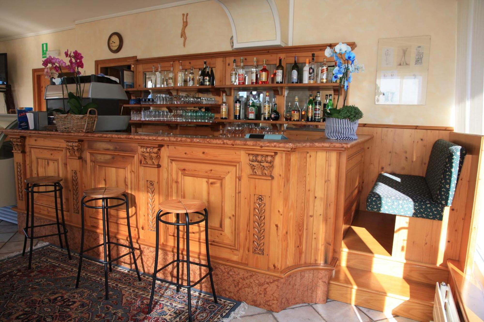 לאבארונה Albergo Miramonti מראה חיצוני תמונה